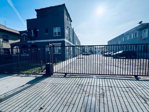 Renovate unit!!! 832 West Martin Luther King Jr. Blvd - unit 203 Los Angeles, CA 90037 – photo 1