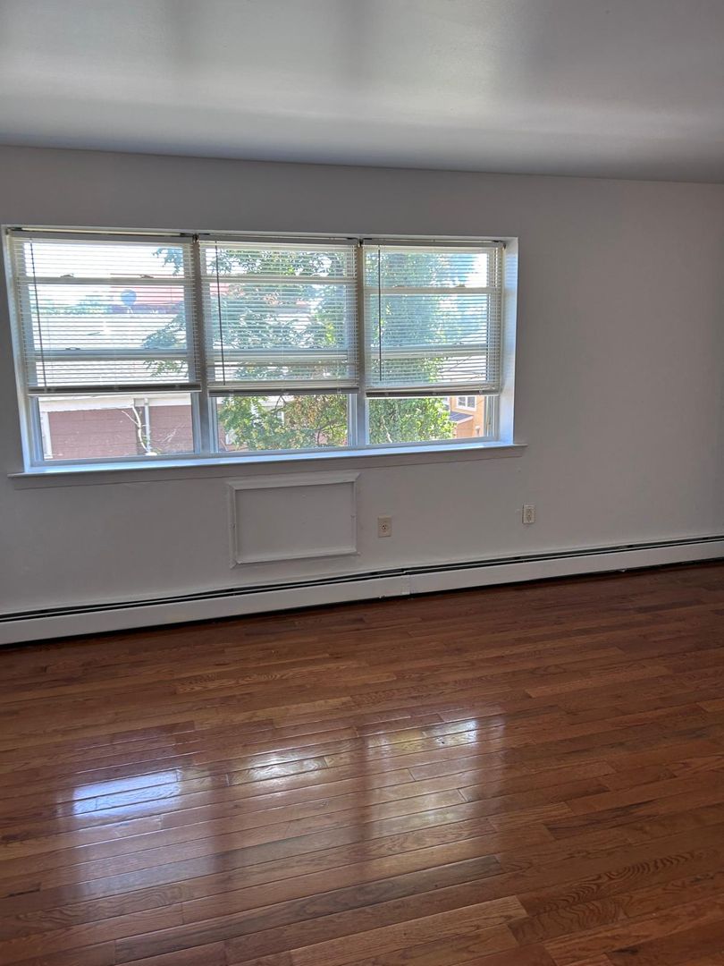 PLAINFIELD Apartment: 1100-1110 WEST 7TH STREET