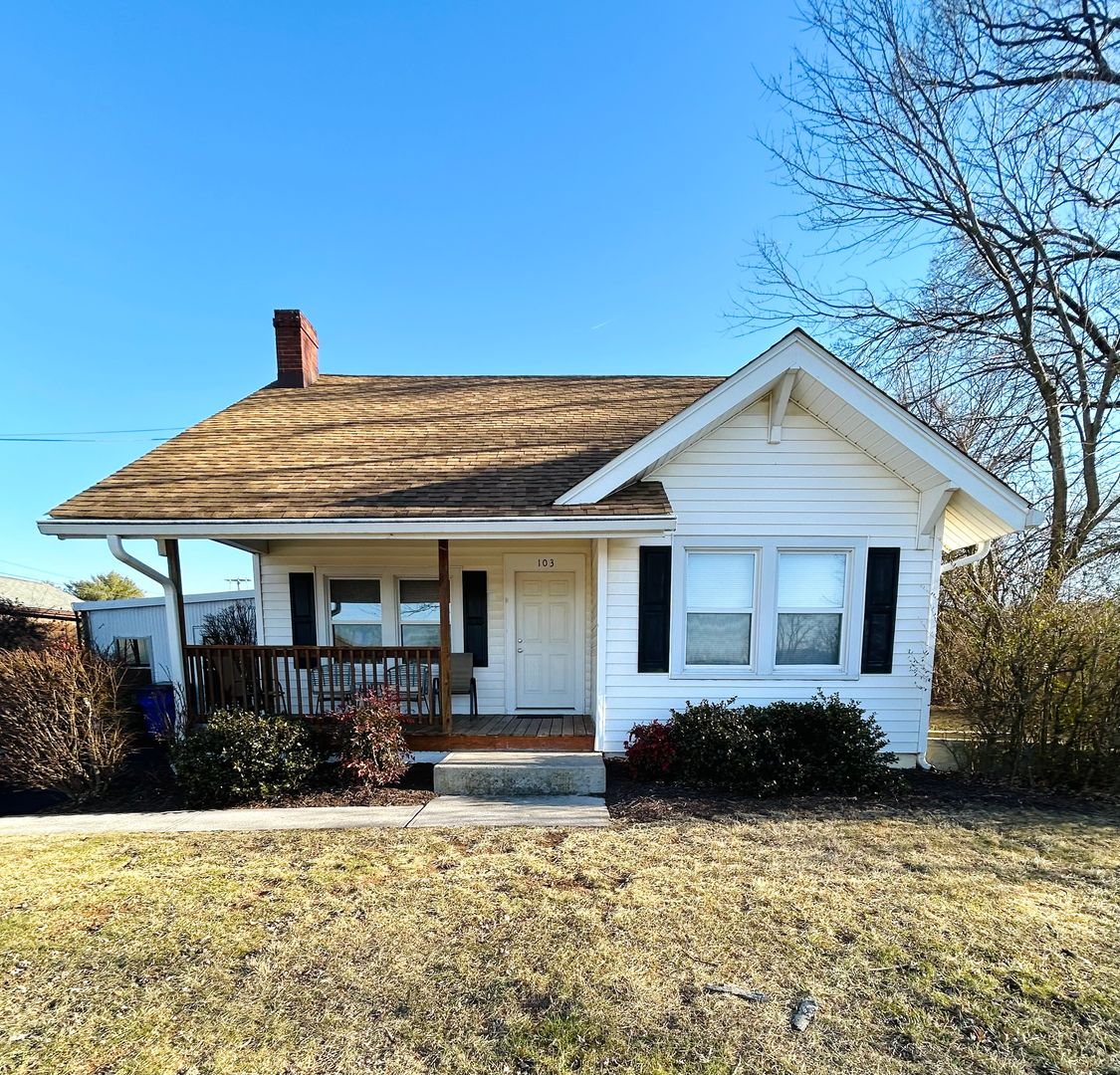 Blacksburg House: 103 Robinson Street