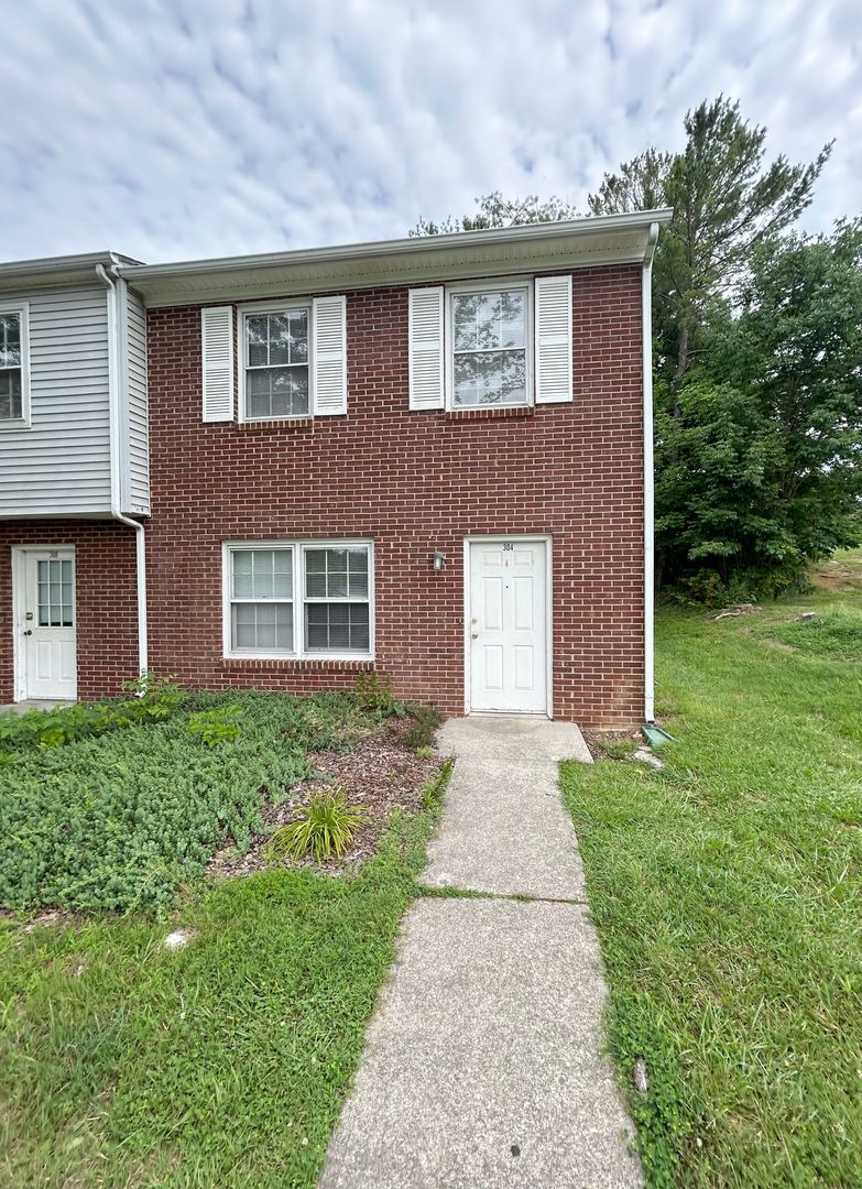 Blacksburg House: 304 Broce Drive