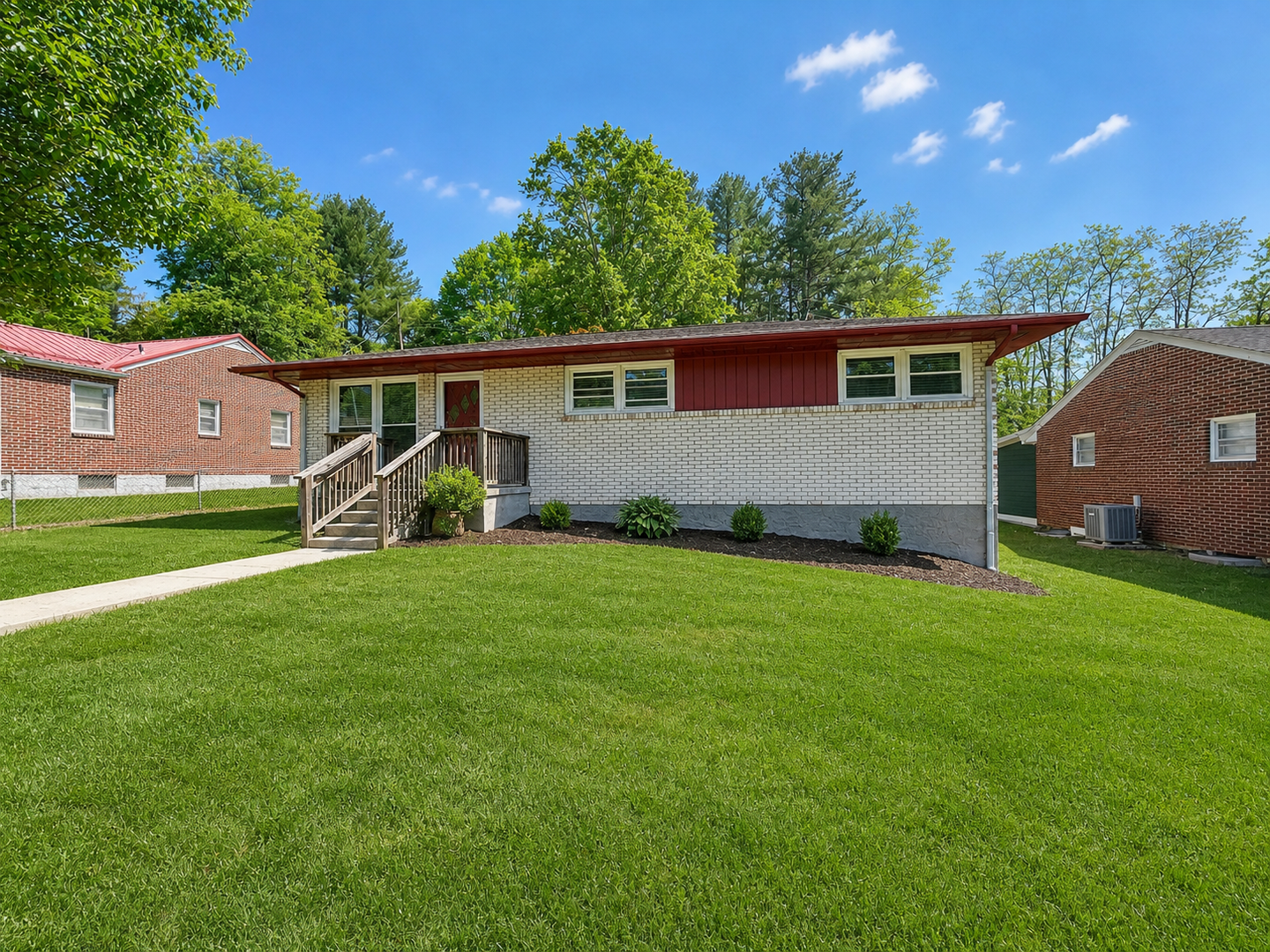 Christiansburg House: 224 Roundhill Dr