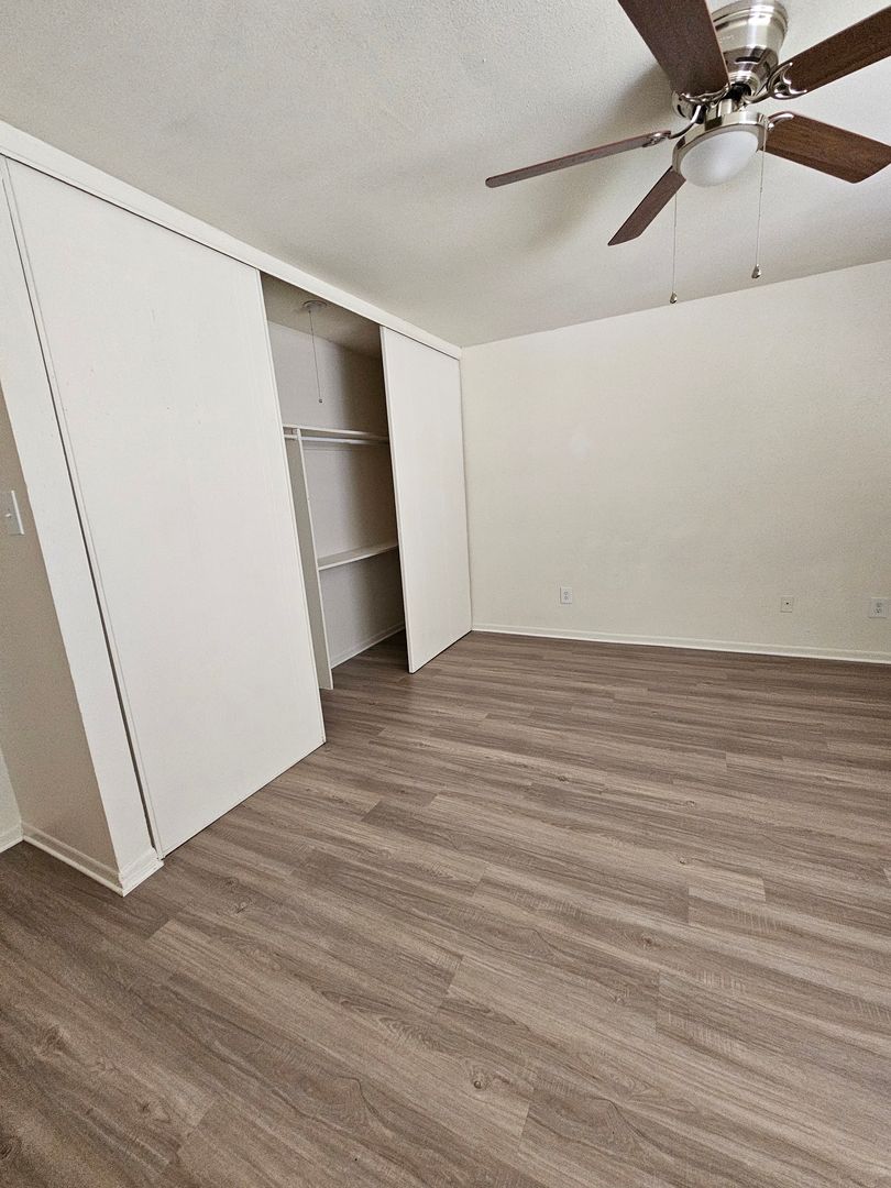 Lufkin Apartment: 300 S John Redditt Dr