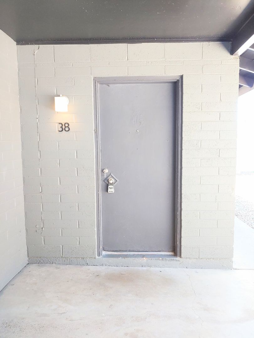 Phoenix Apartment: 530 E. Mariposa St.