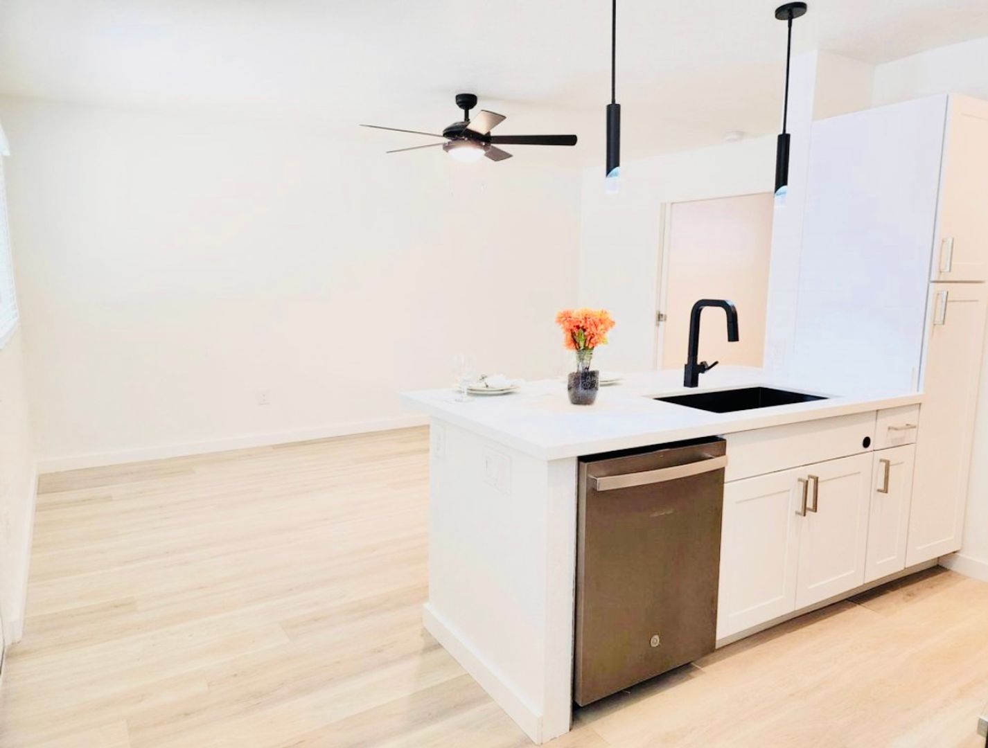 Phoenix Apartment: 530 E. Mariposa St.