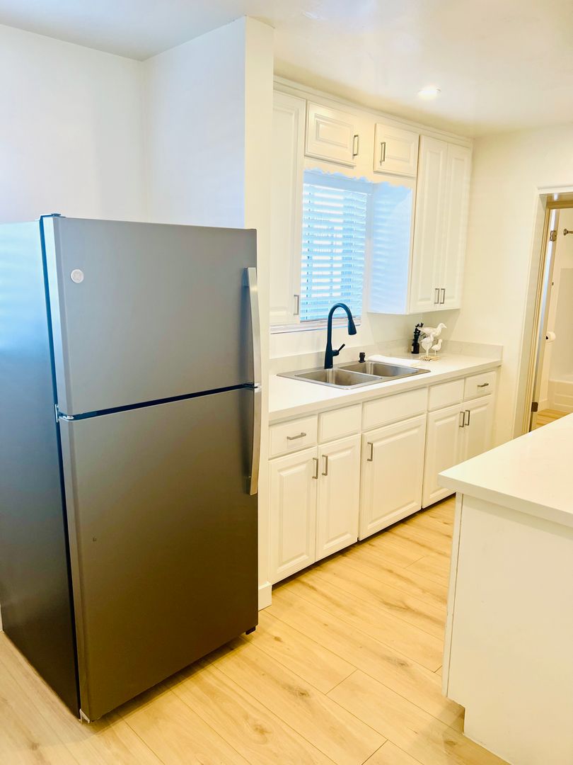 Phoenix Apartment: 530 E. Mariposa St.