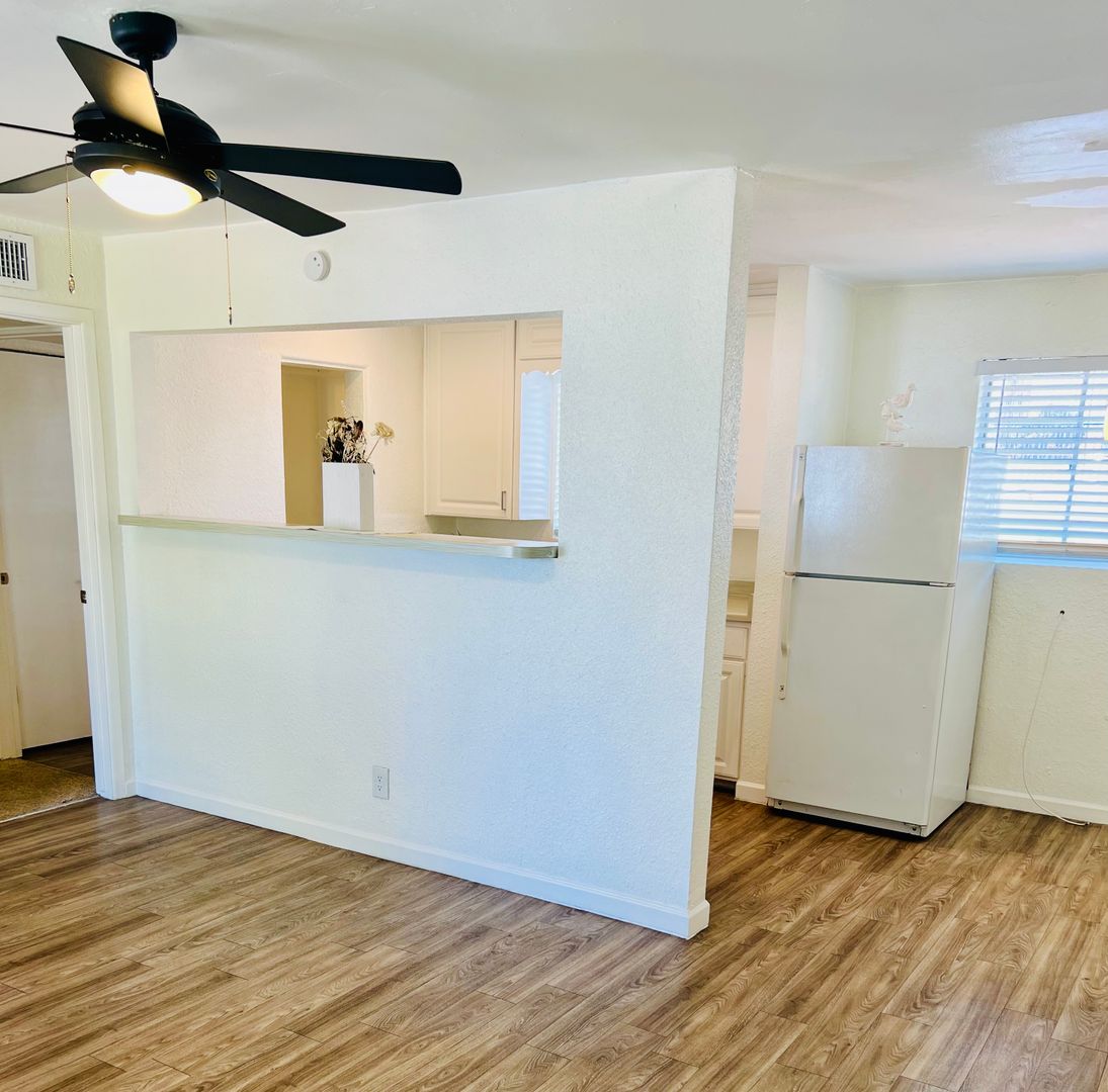 Phoenix Apartment: 530 E. Mariposa St.
