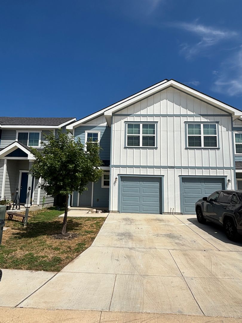 San Antonio Multiplex: 13306 Stadium Cove - Unit 102