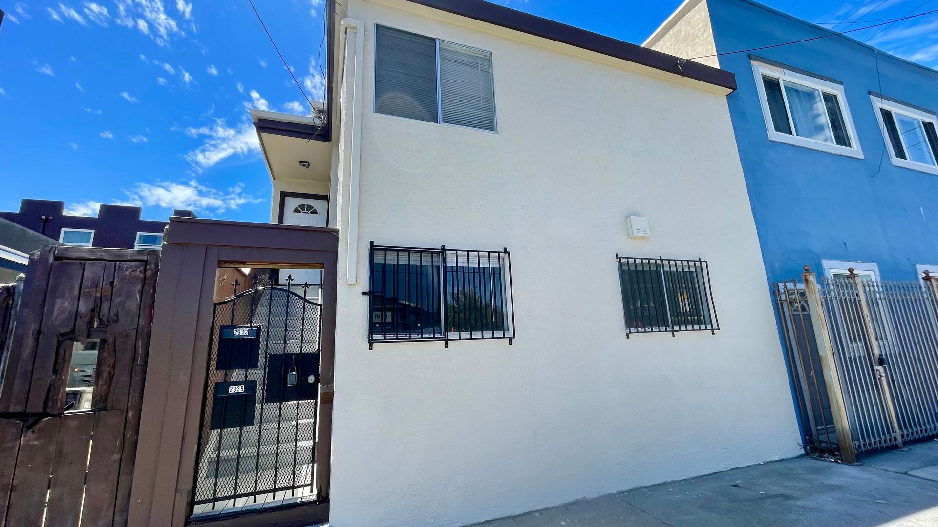 Oakland Apartment: 2343 Market St