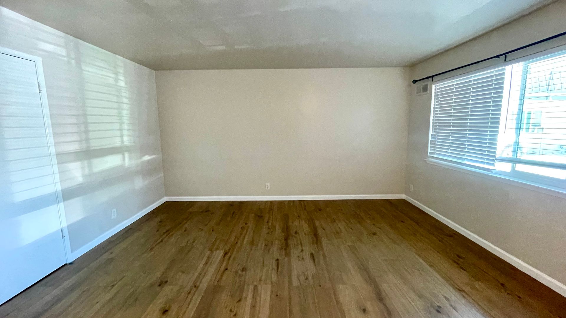 Oakland Apartment: 9201 Bancroft Ave