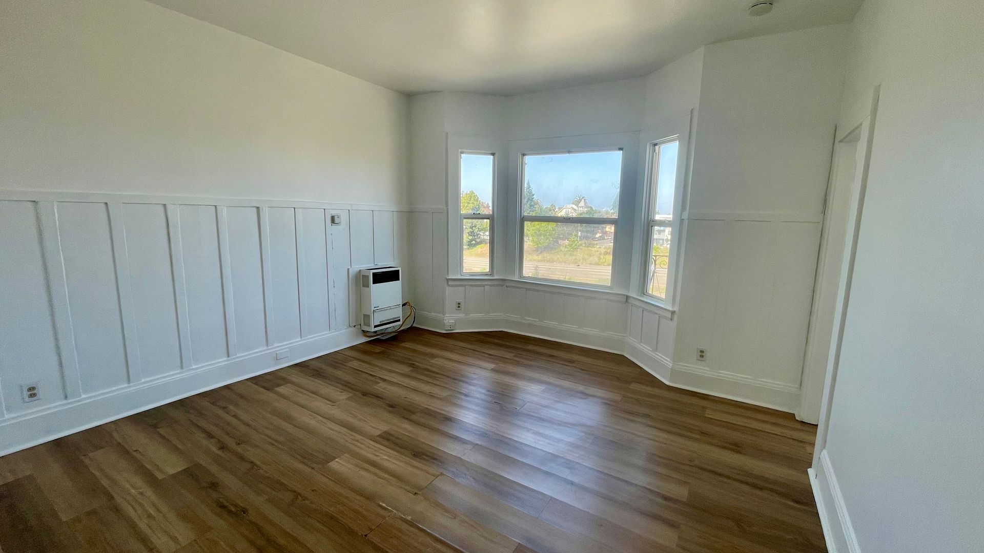 Oakland Apartment: 1920 Castro Street