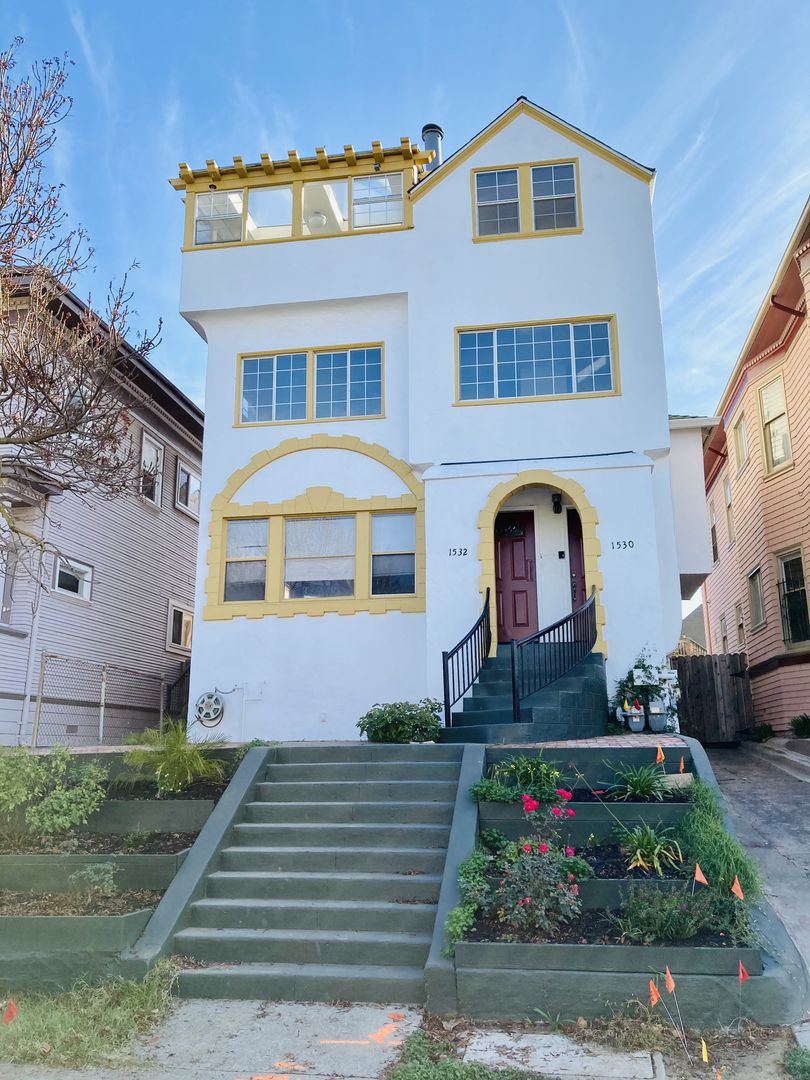 Oakland Apartment: 1530-1532 Filbert St