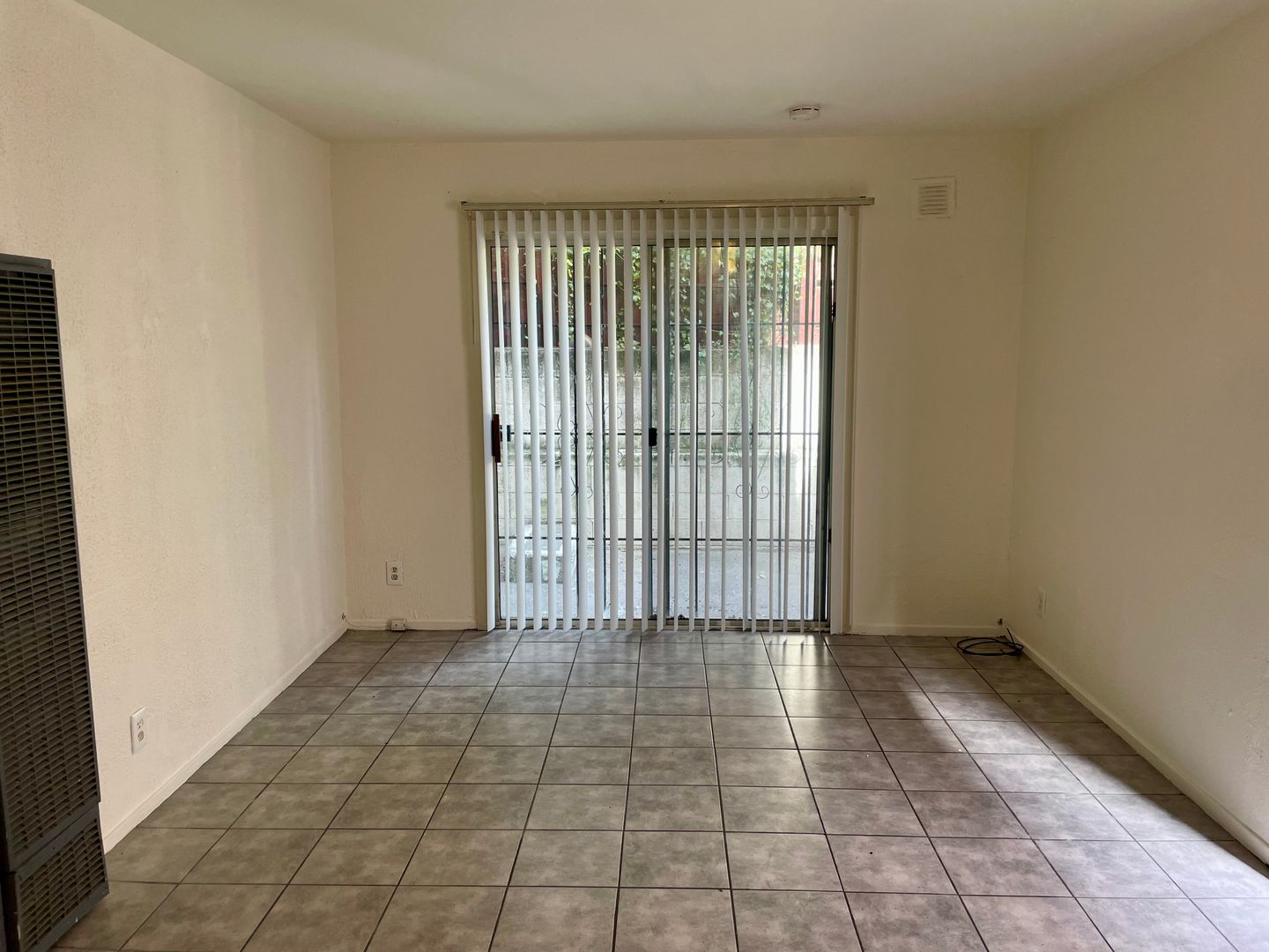 Oakland Apartment: 8522 MacArthur Blvd