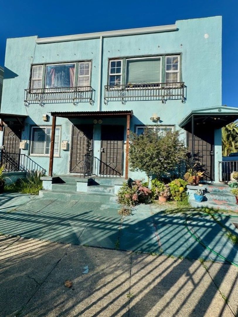 Oakland Apartment: 1116 12th St