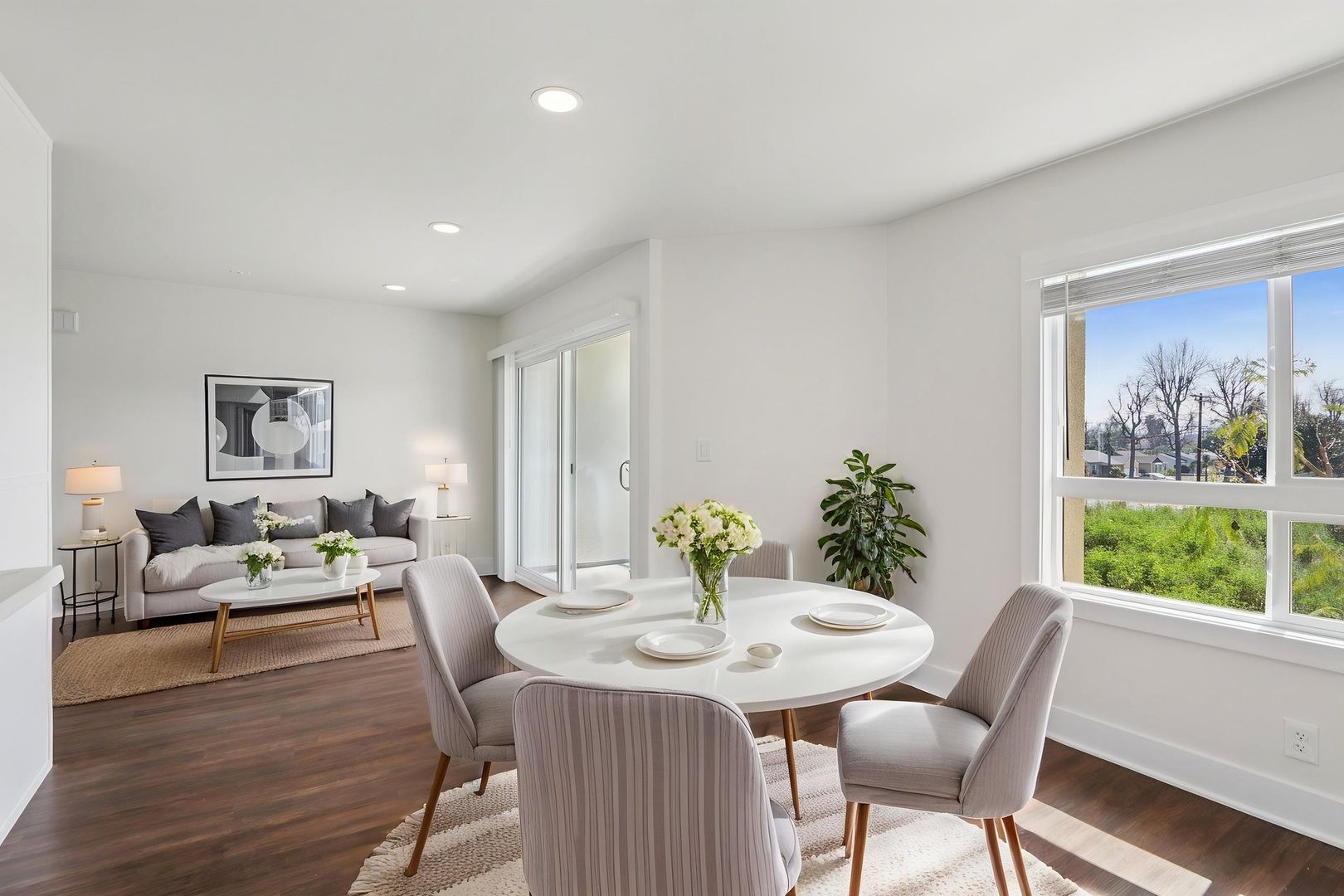 Lake Balboa Apartment: 16550 Vanowen Street