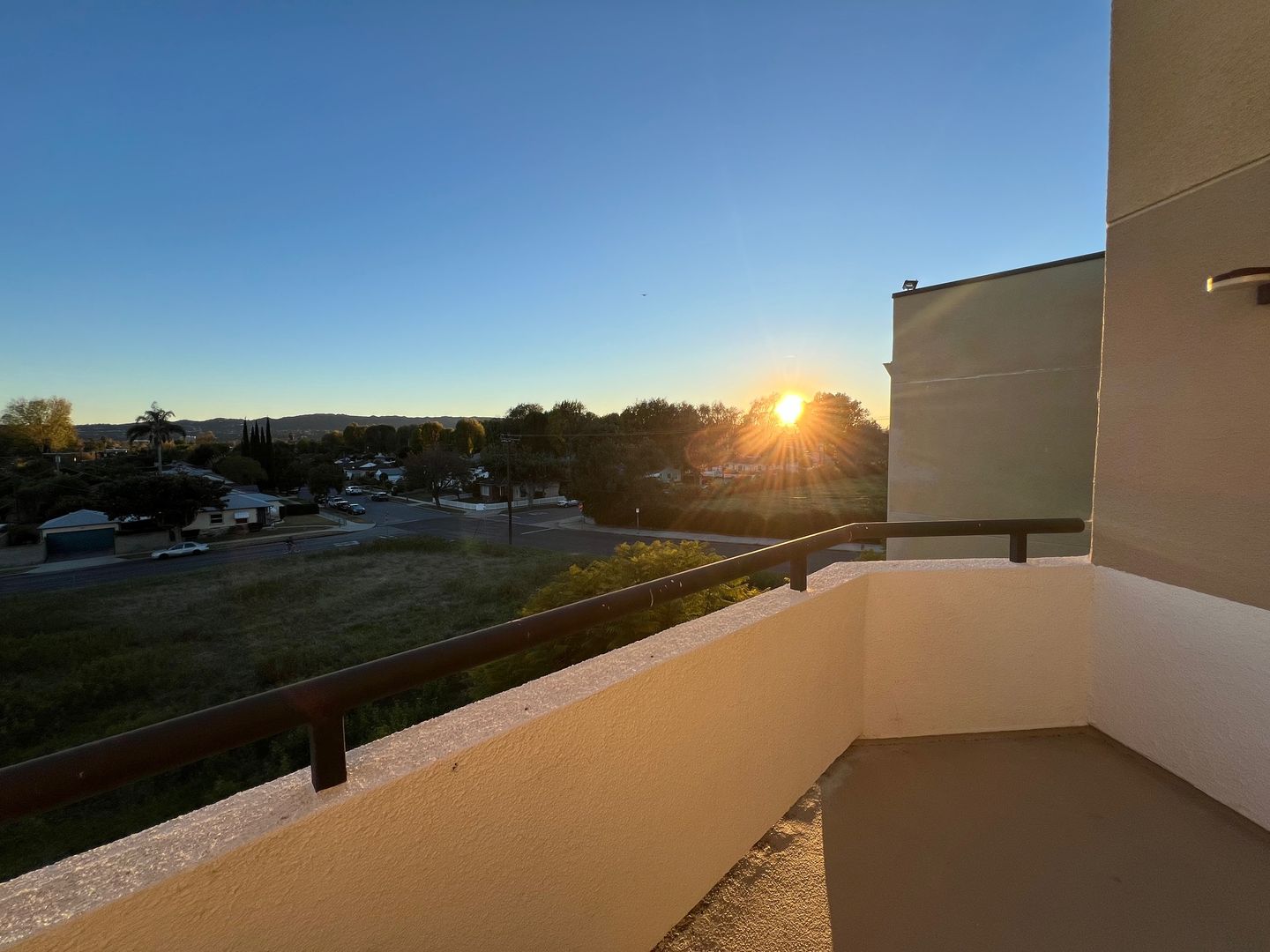 Lake Balboa Apartment: 16550 Vanowen Street