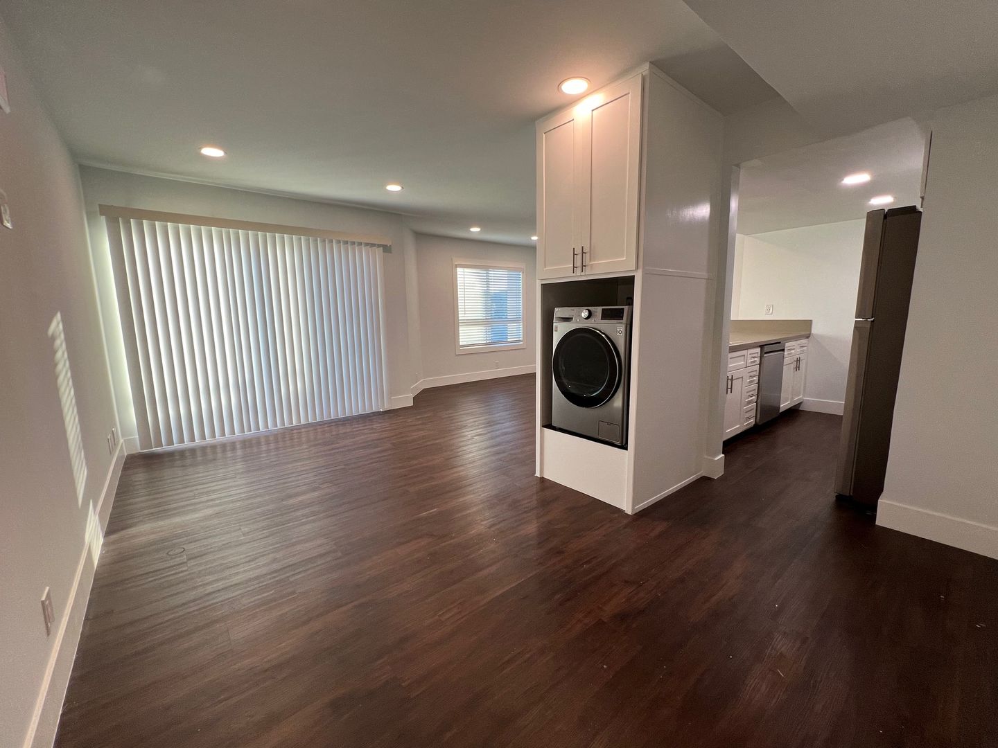 Lake Balboa Apartment: 16550 Vanowen Street