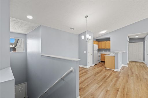 ***Stunning 2-Bed, 2-Bath, 1,077Sq. Ft***Evansville, Indiana***Eastside***14' Ceilings*** – photo 1