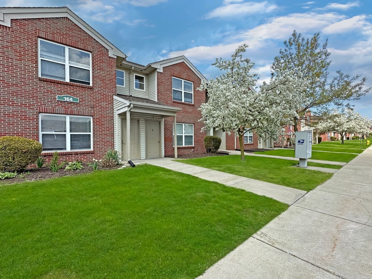 Minutes from Adrian College************** Massive 2 Bedroom 2 Bath*****************Rent $1,150/month