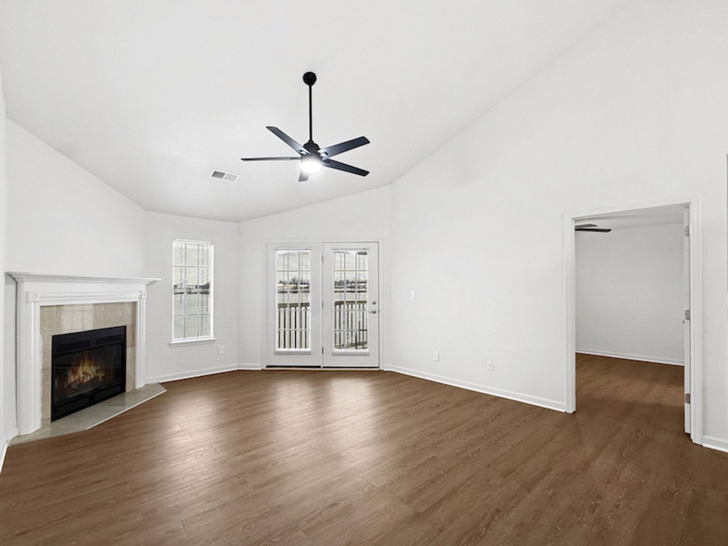 Evansville House: 400 Beachfront Drive