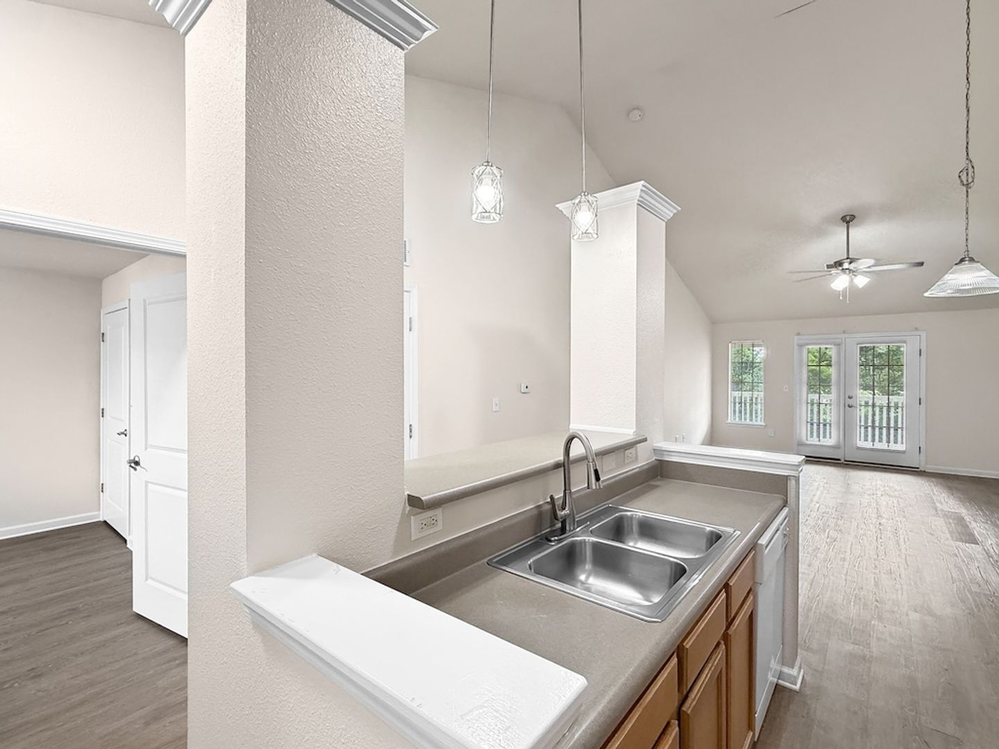 Evansville House: 705 Beachfront Dr