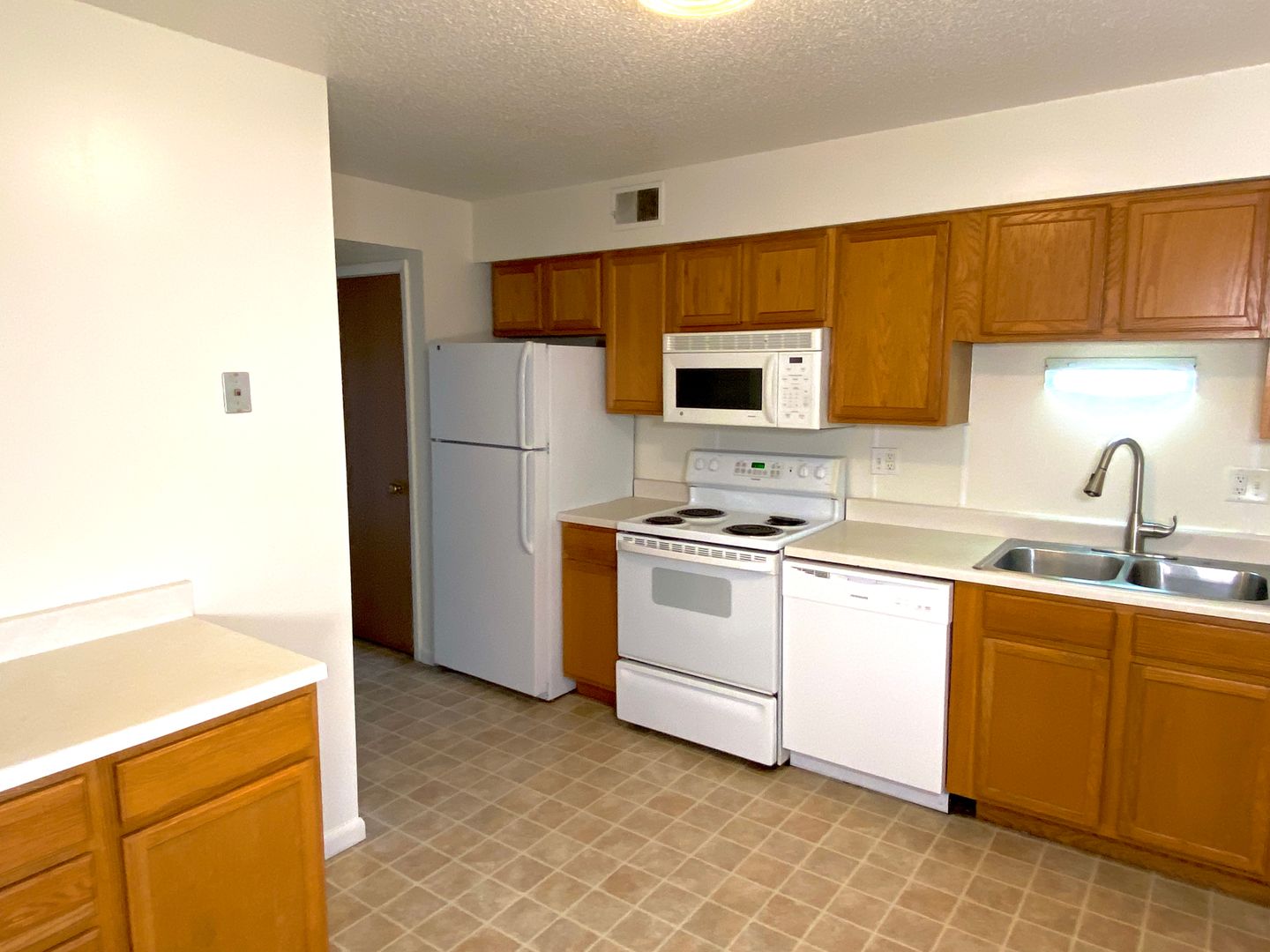 Iowa City Apartment: 700-721 Carriage Hill