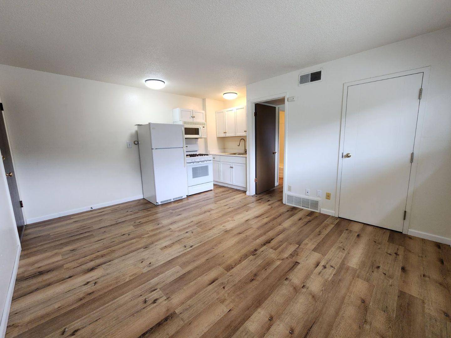 Iowa City Apartment: 700-721 Carriage Hill