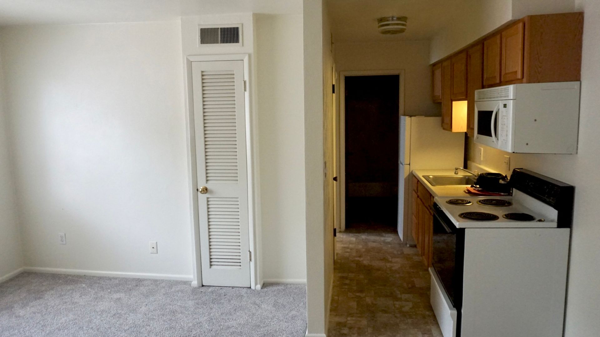 Iowa City Apartment: 700-721 Carriage Hill