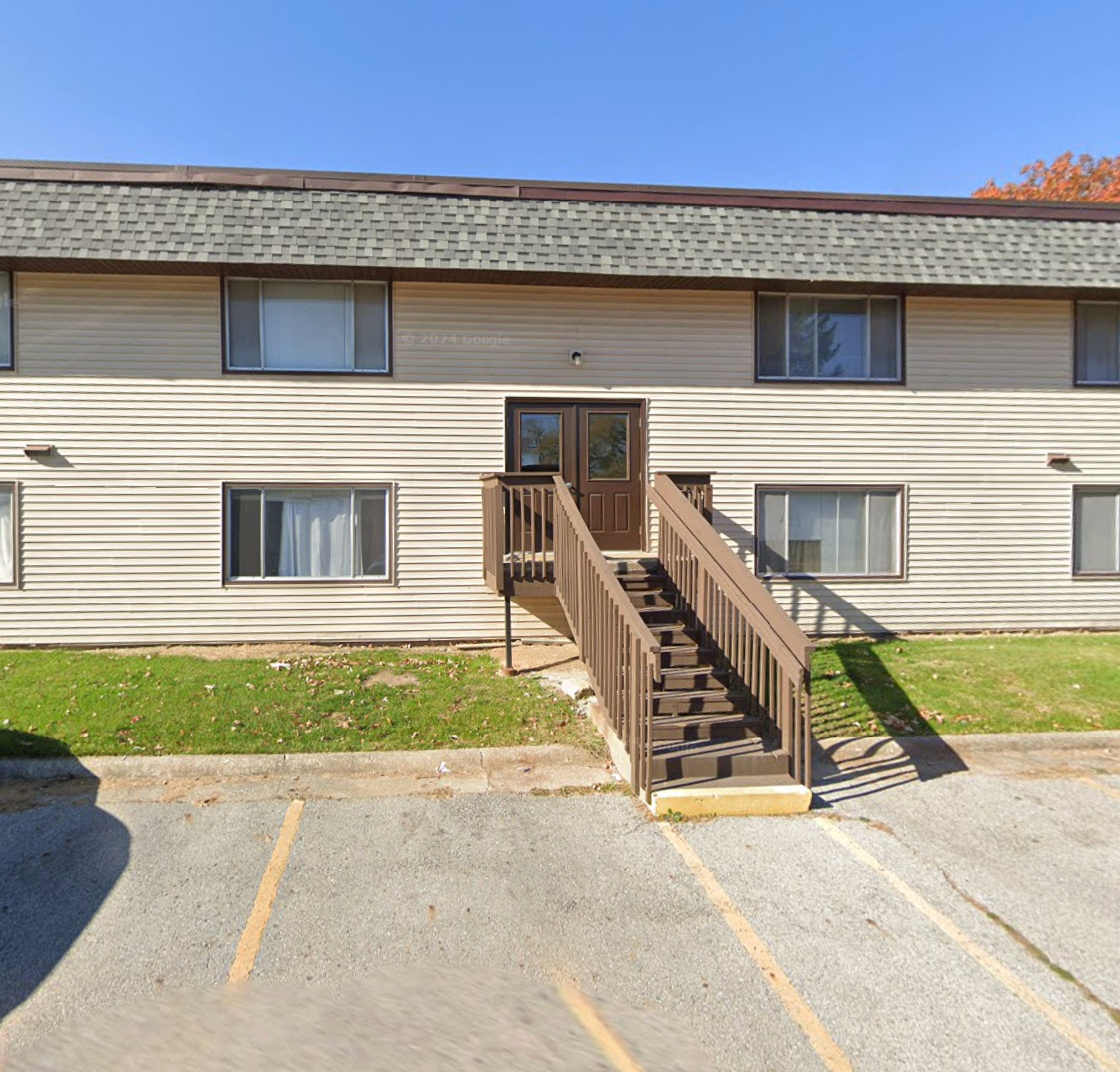 Iowa City Apartment: 707-815 Oakcrest Street