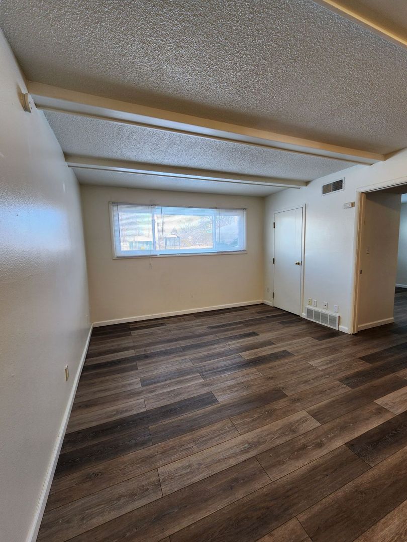 Iowa City Apartment: 700-721 Carriage Hill