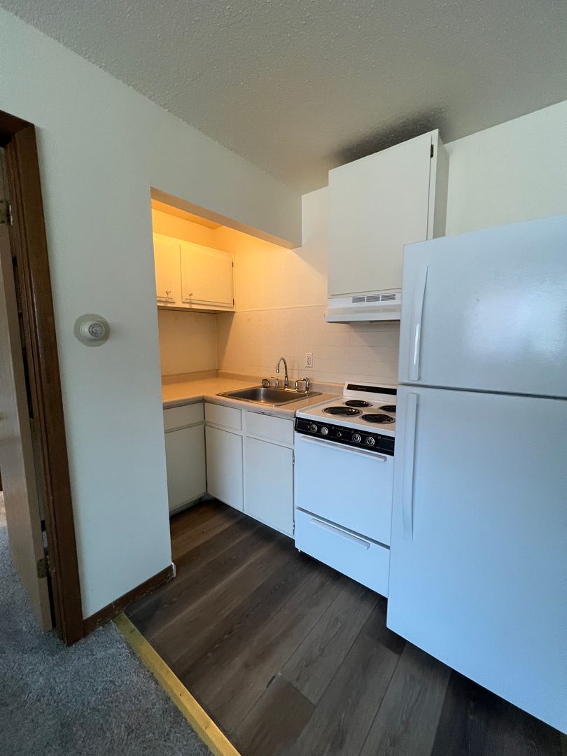 Iowa City Apartment: 707-815 Oakcrest Street