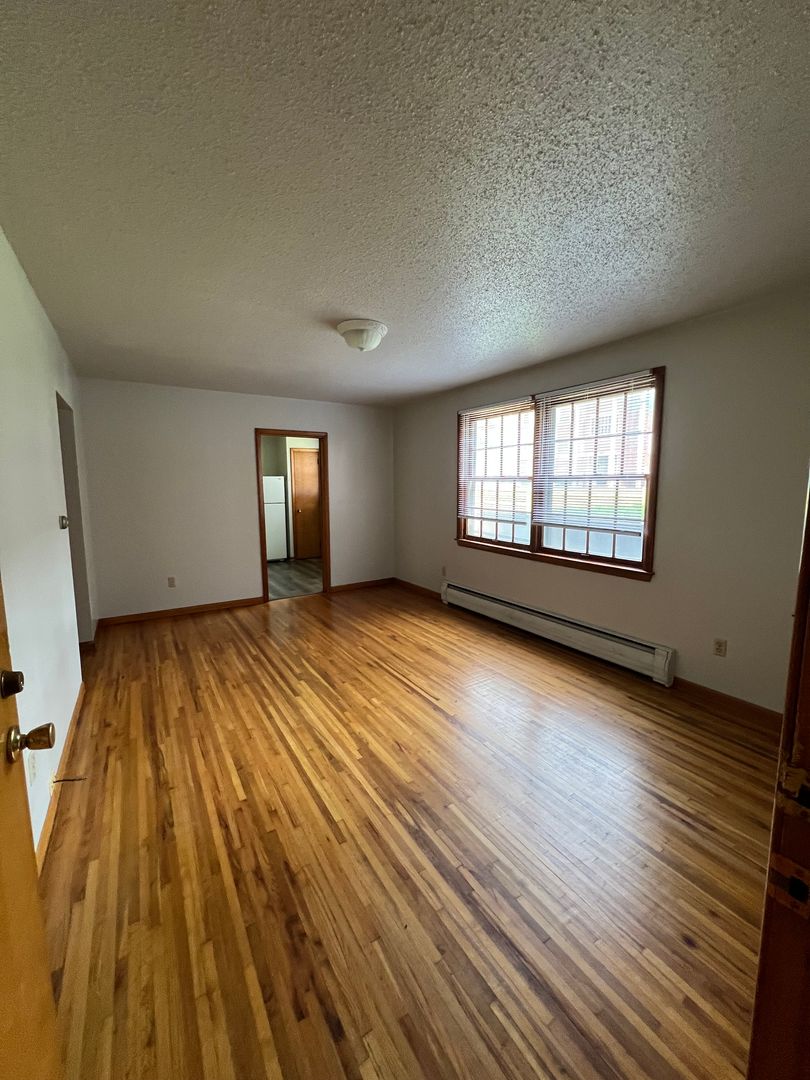 Iowa City Apartment: 905 West Benton Street