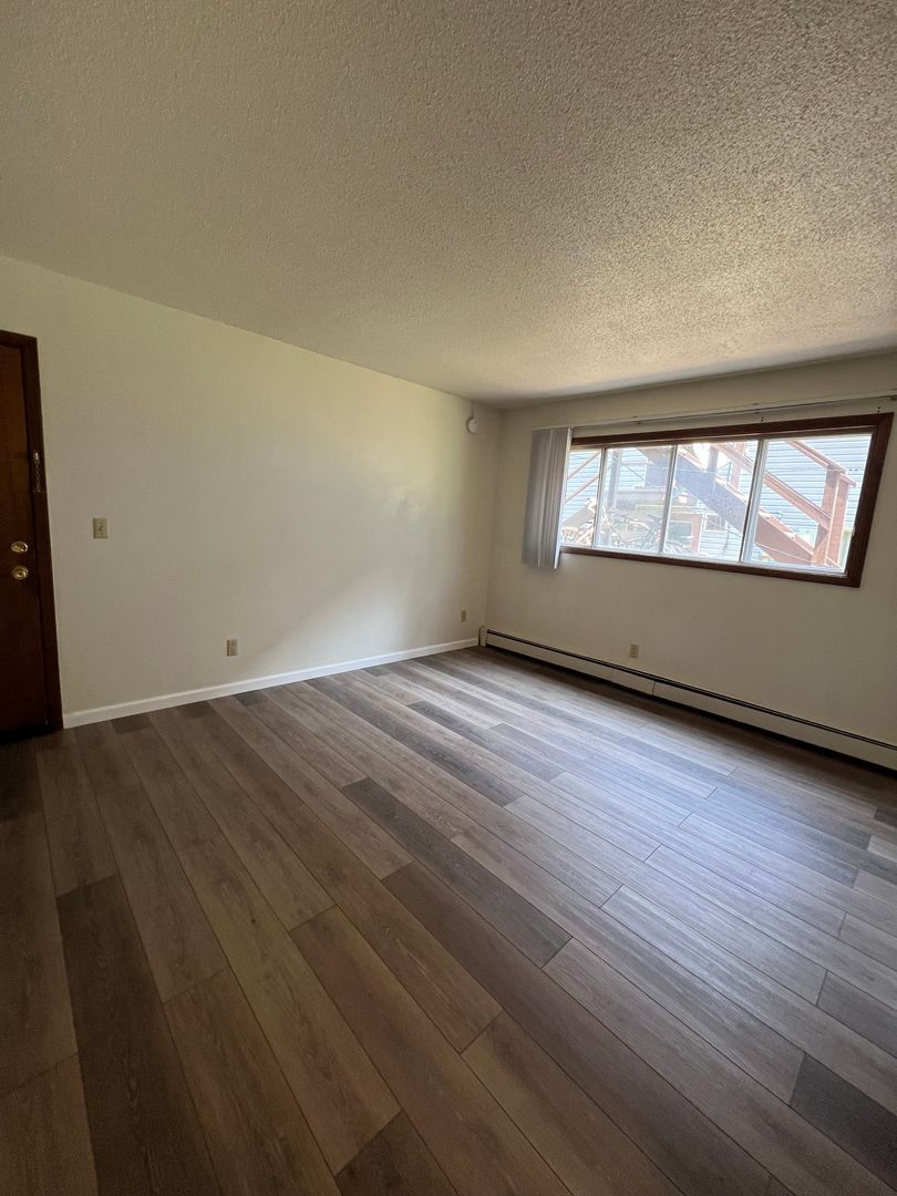 Iowa City Apartment: 707-815 Oakcrest Street