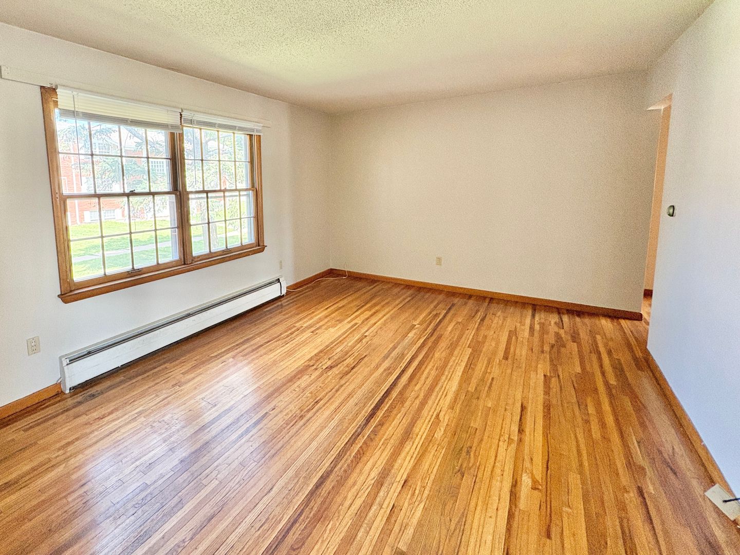 Iowa City Apartment: 905 West Benton Street