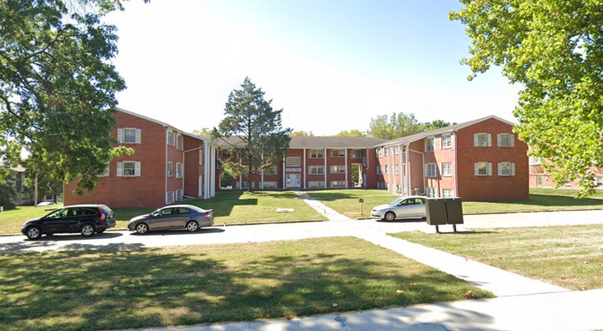 Iowa City Apartment: 905 West Benton Street