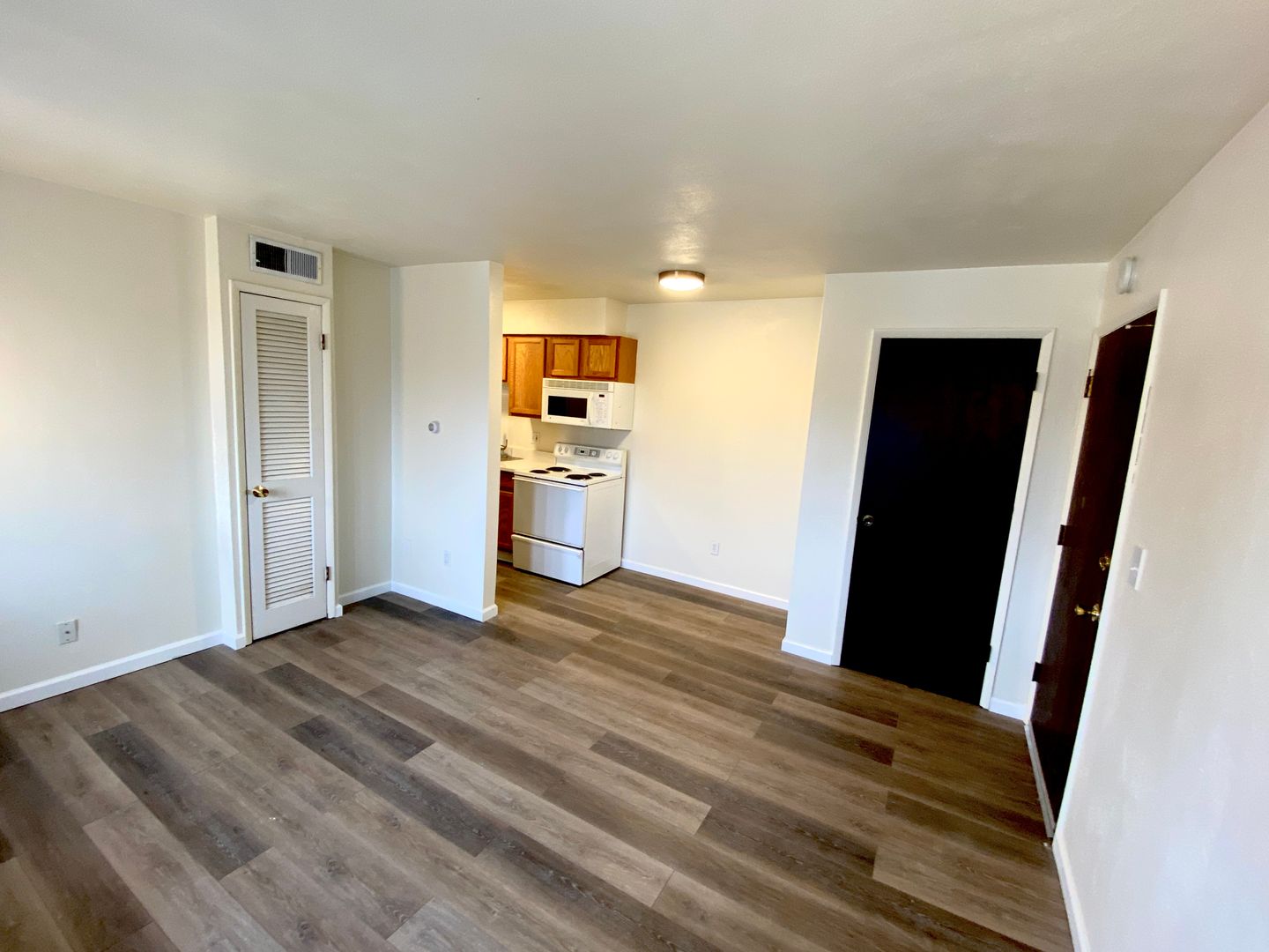 Iowa City Apartment: 700-721 Carriage Hill