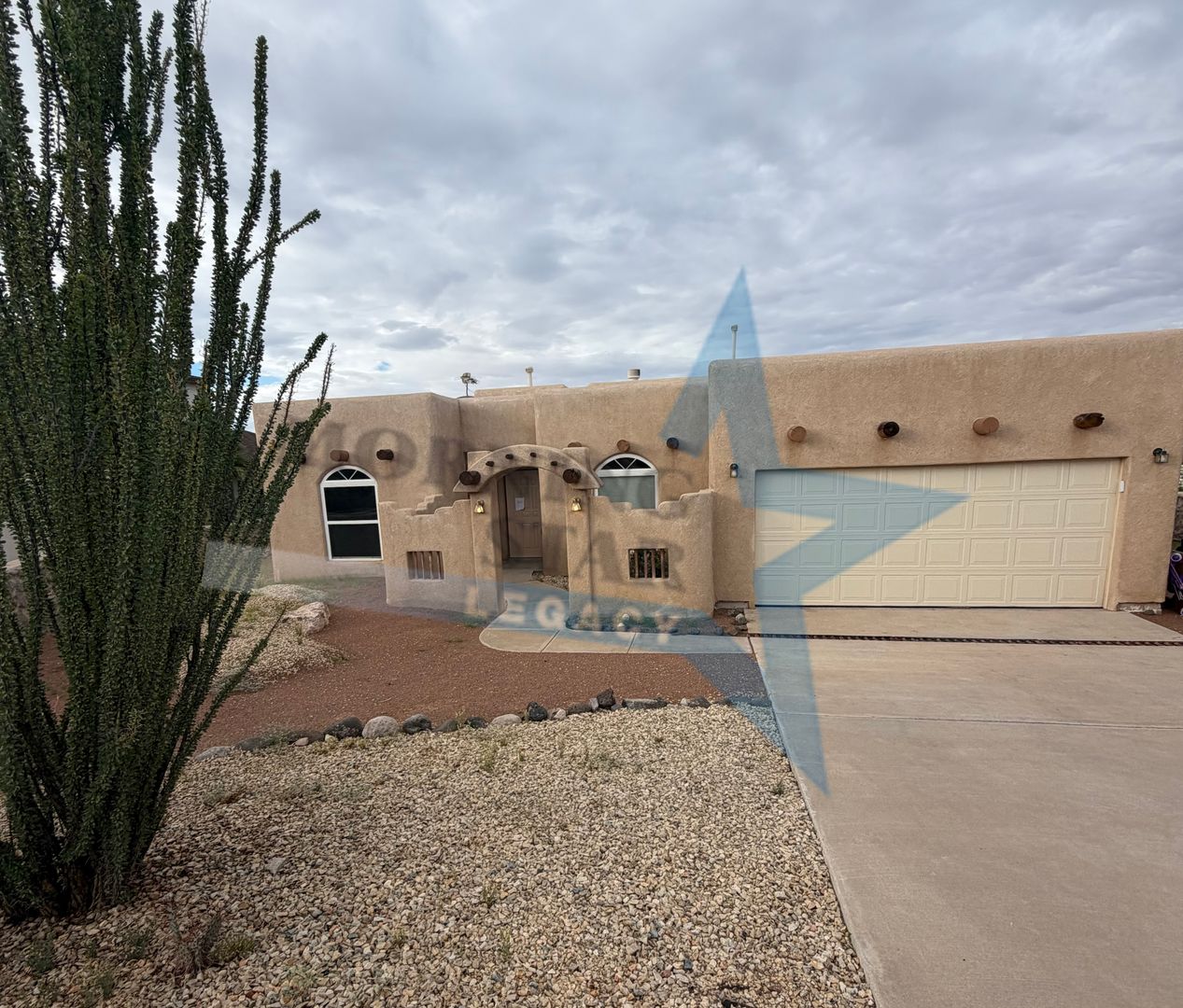 Las Cruces House: 3008 Escenico Court