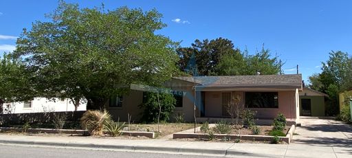 Remodeled 4 bed 3 bath house - Tenants Only Pay Electric! – photo 1