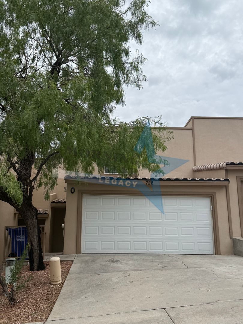 Las Cruces Apartment: 726 Hellenic