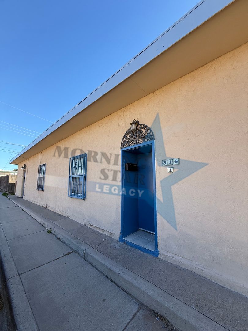 Las Cruces Apartment: 316 Augustine Ave