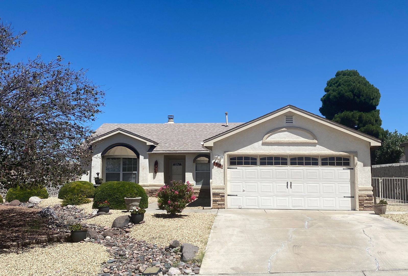 Las Cruces House: 703 City View Dr