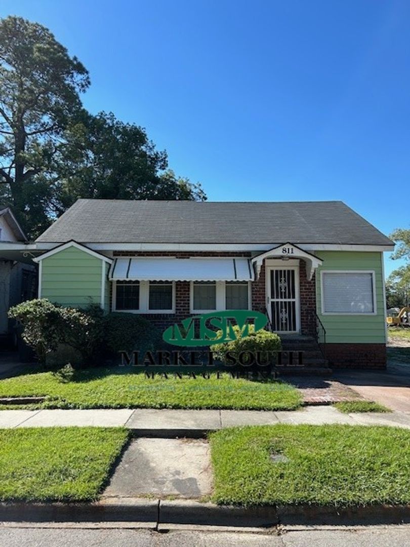 Savannah House: 811 E. 36th Street