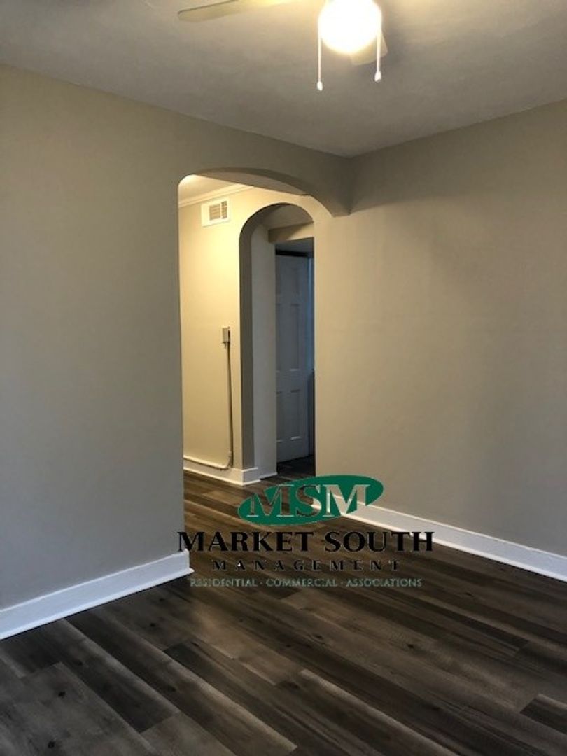 Savannah Apartment: 412 E. 50th Street
