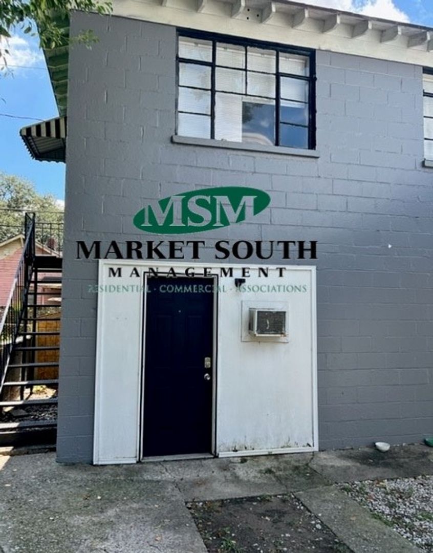 Savannah Apartment: 1013 E 33rd Street