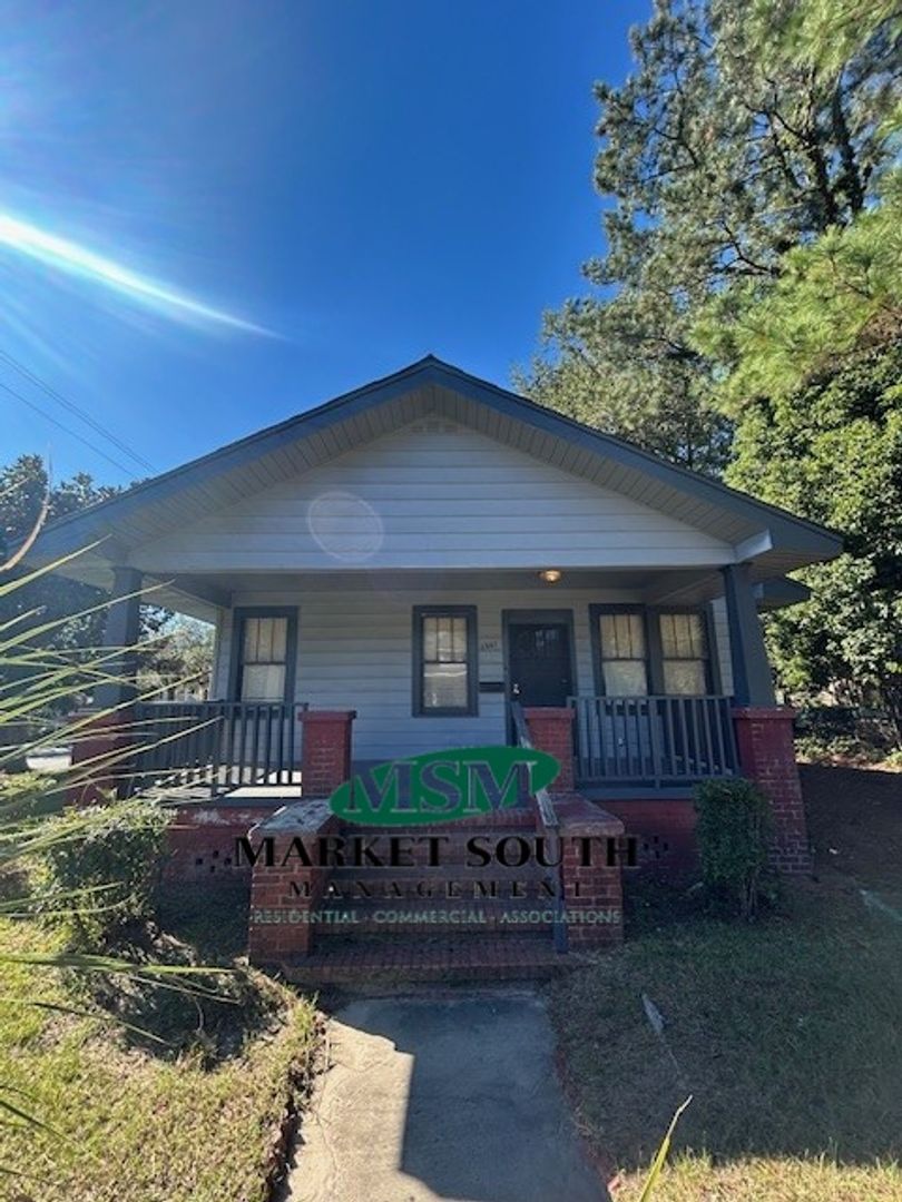 Savannah House: 1341 E. Waldburg Street