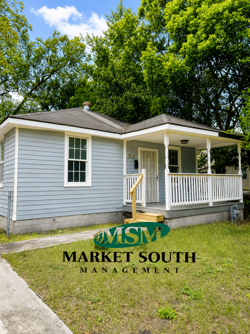 Savannah House: 305 Forrest Avenue