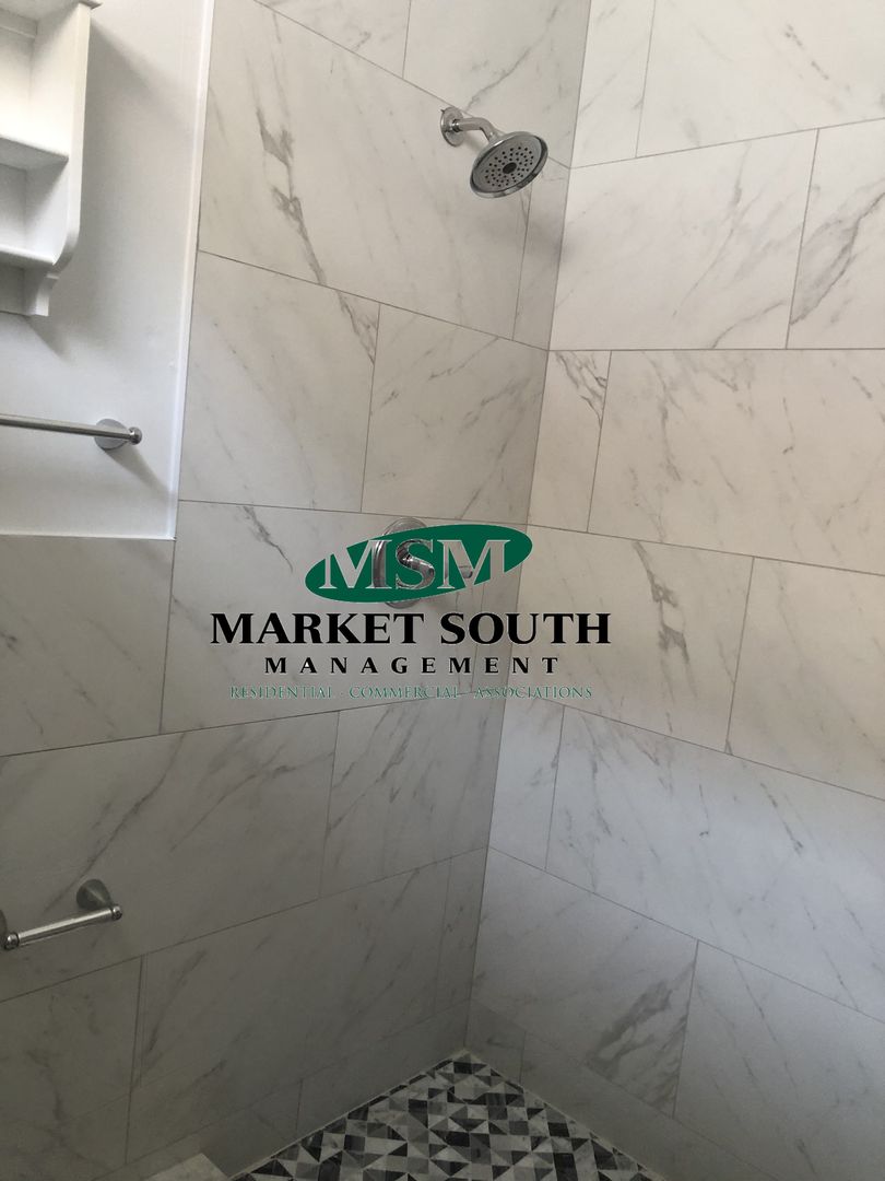 Savannah House: 121 W. Duffy Street