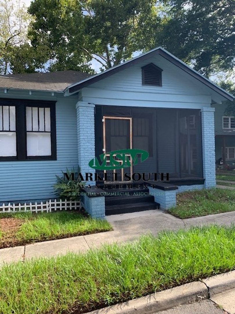 Savannah House: 1224 E. 38th Street