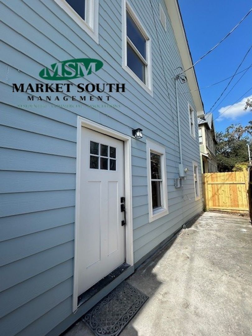 Savannah Apartment: 201 W. 37th Street