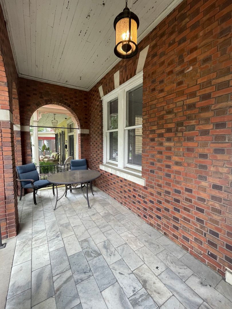 Savannah House: 1001 E. Park Avenue