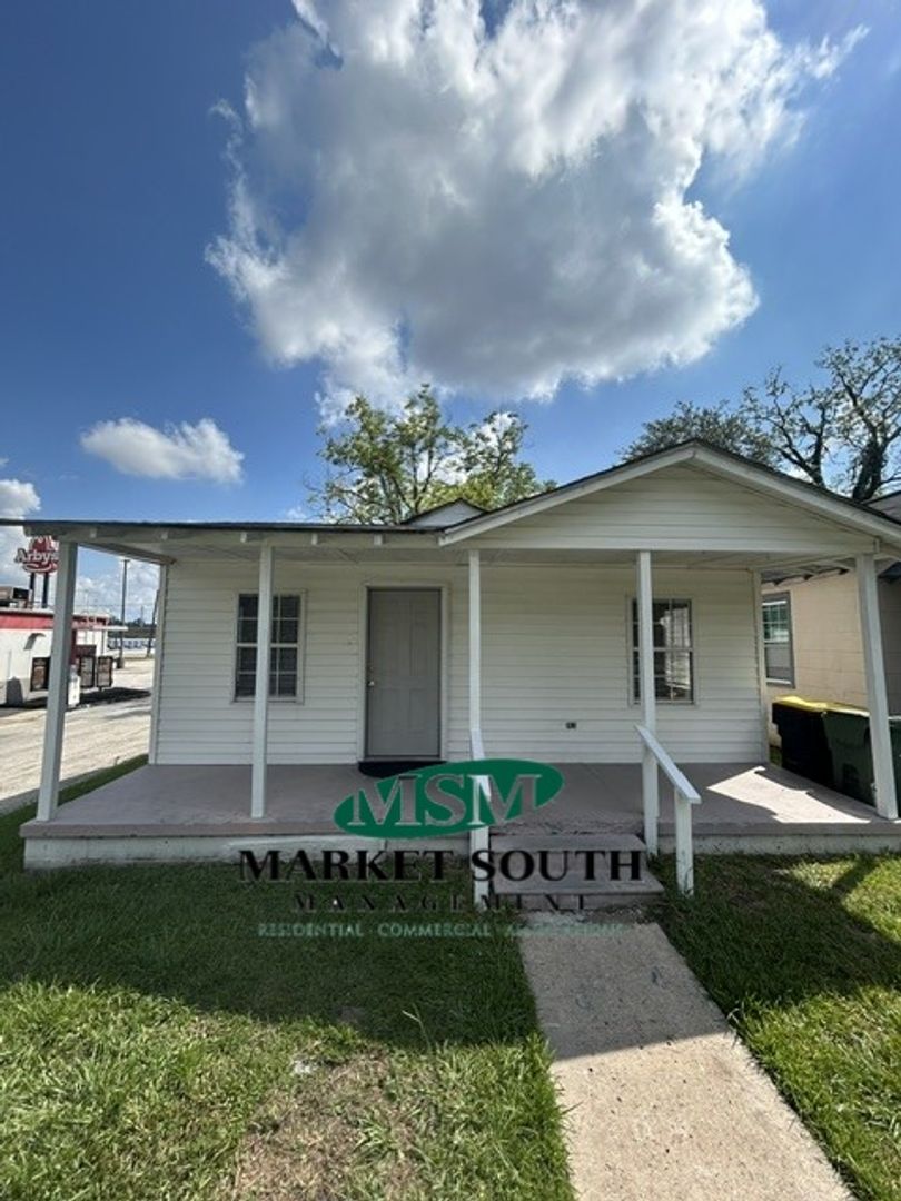Savannah House: 3520 Haslam Avenue